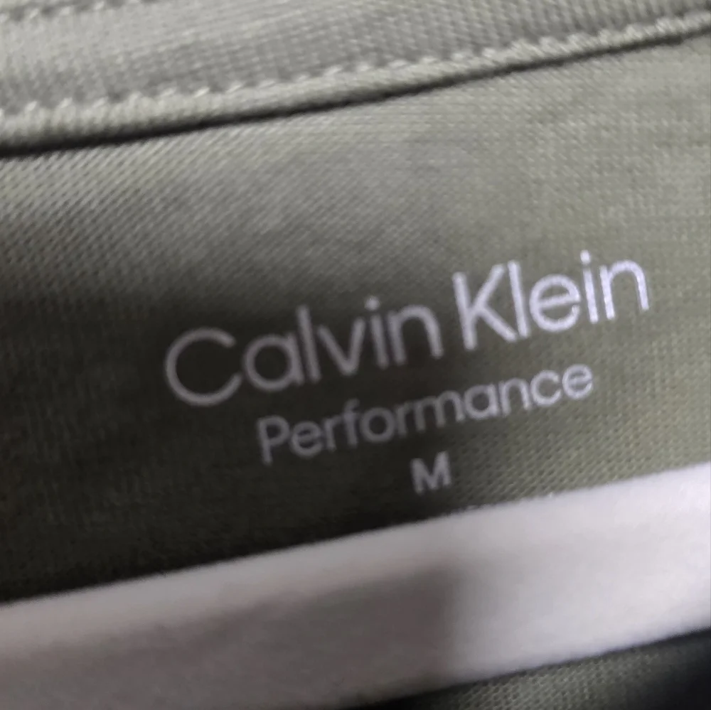 Cropped olive green Calvin Klein top - Picture 2 of 6